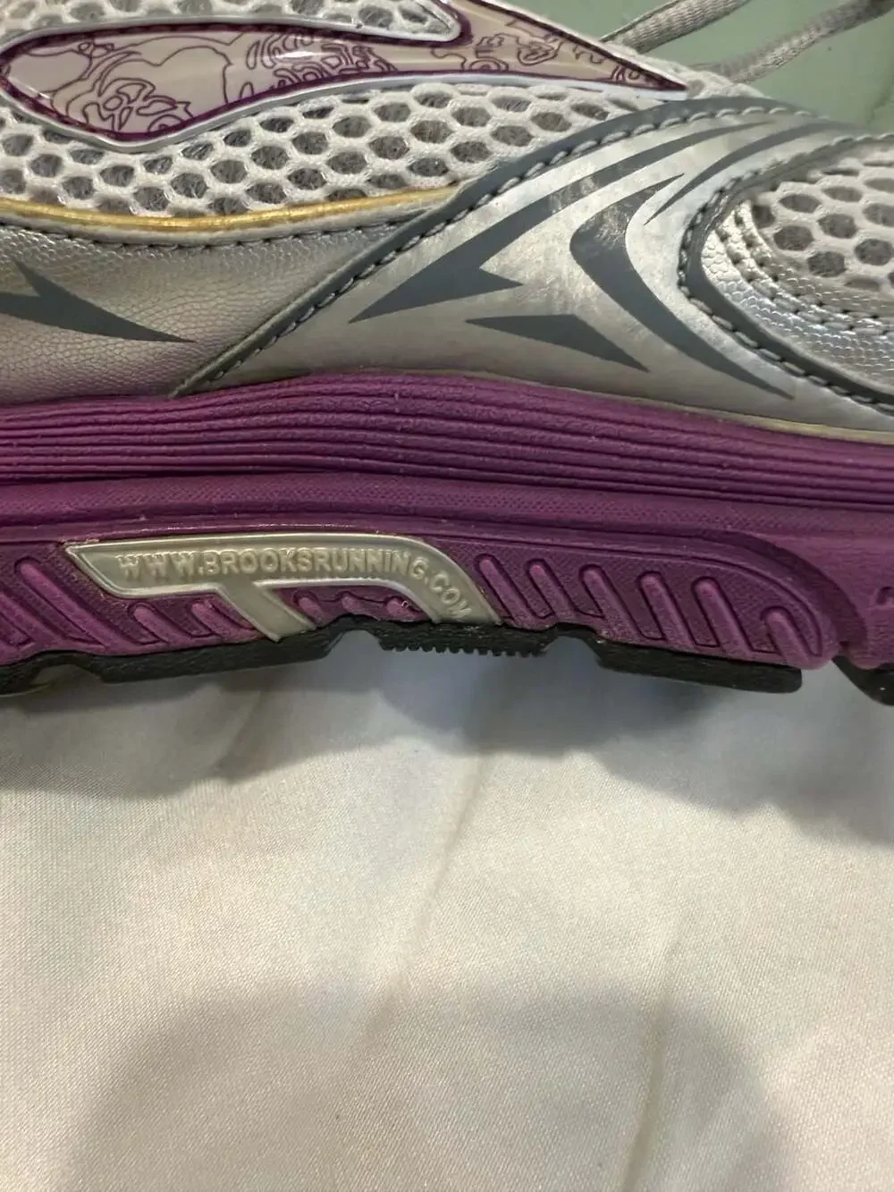 Brooks - Picture 6 of 10